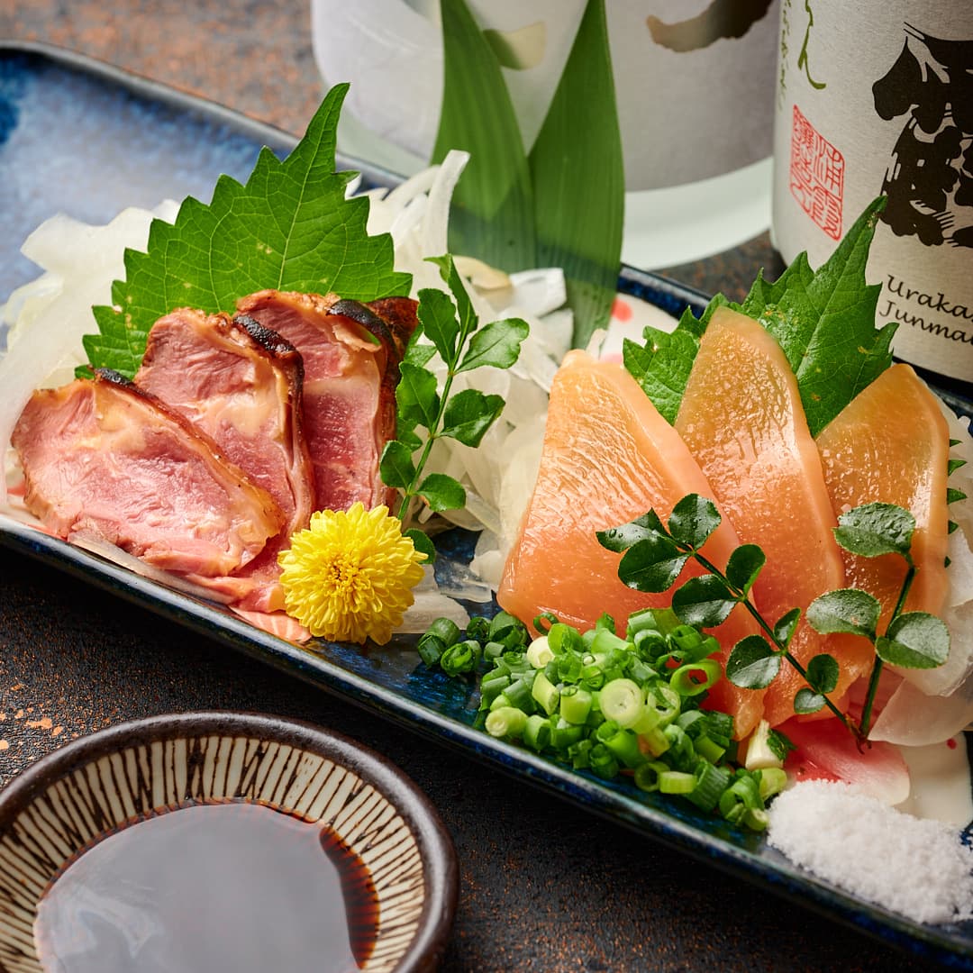 [Year-end & private parties / Premium] 2 sashimi, chicken sashimi platter & mentaiko motsu-nabe: 10 dishes + 2h all-you-can-drink 4,480 yen