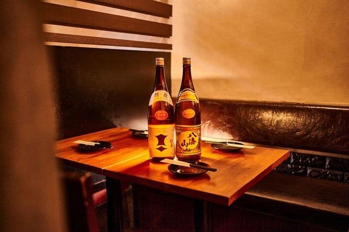落ち着いた個室のテーブル席